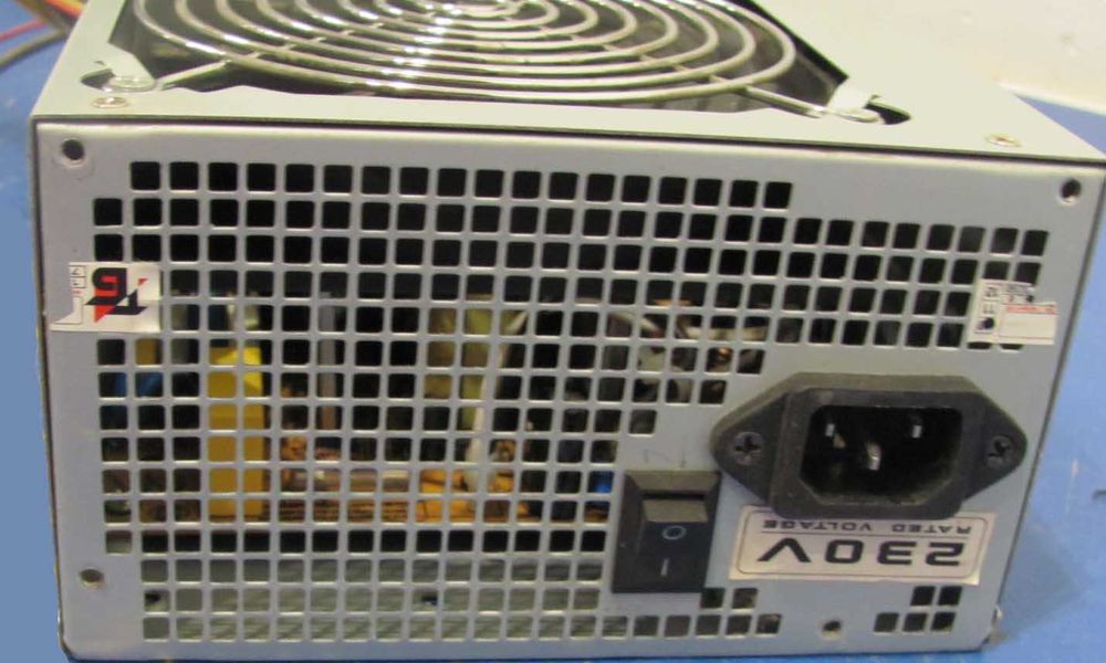 блок питания dell 12v 18a ДЛЯ П.К. бесплатная дост. через олх укрпочту