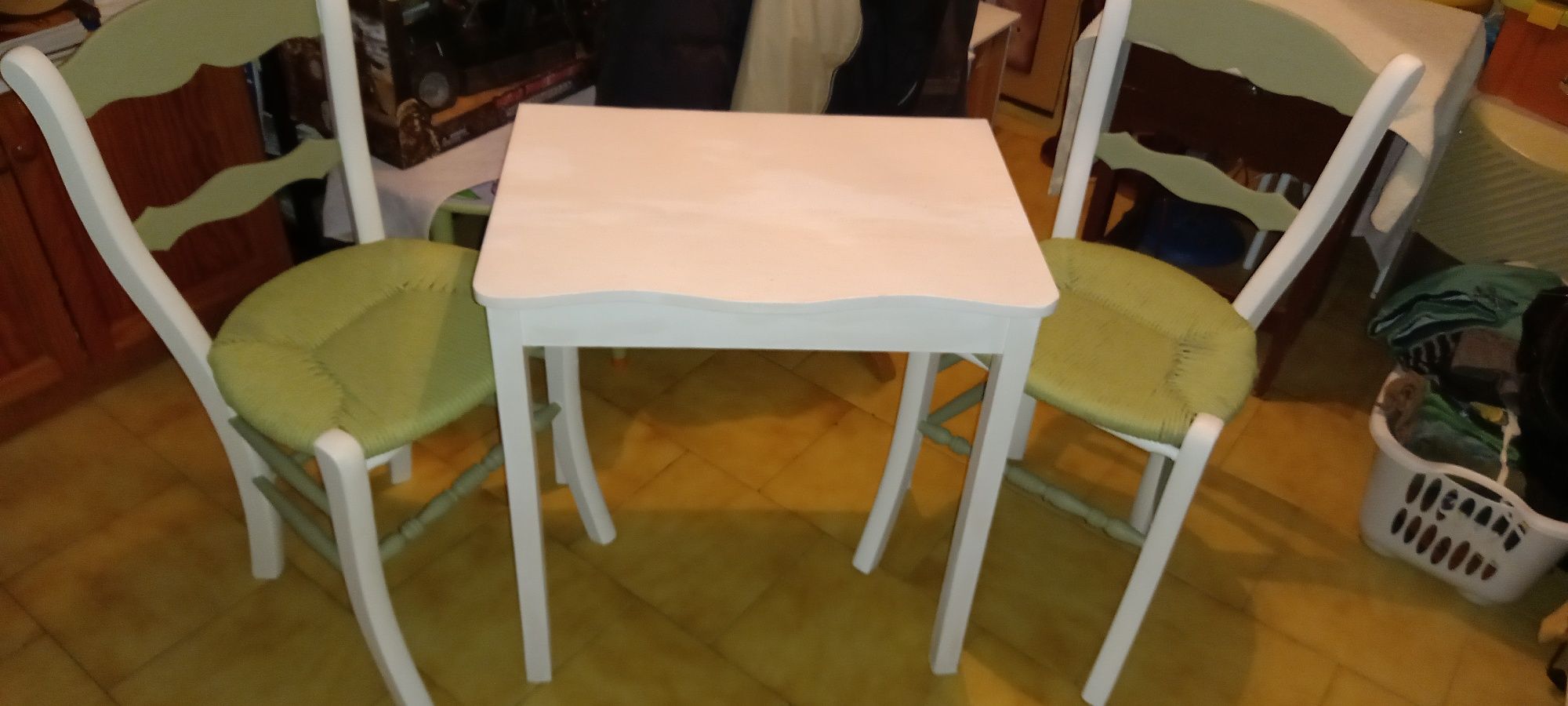 Mesa rústica com 2 cadeiras