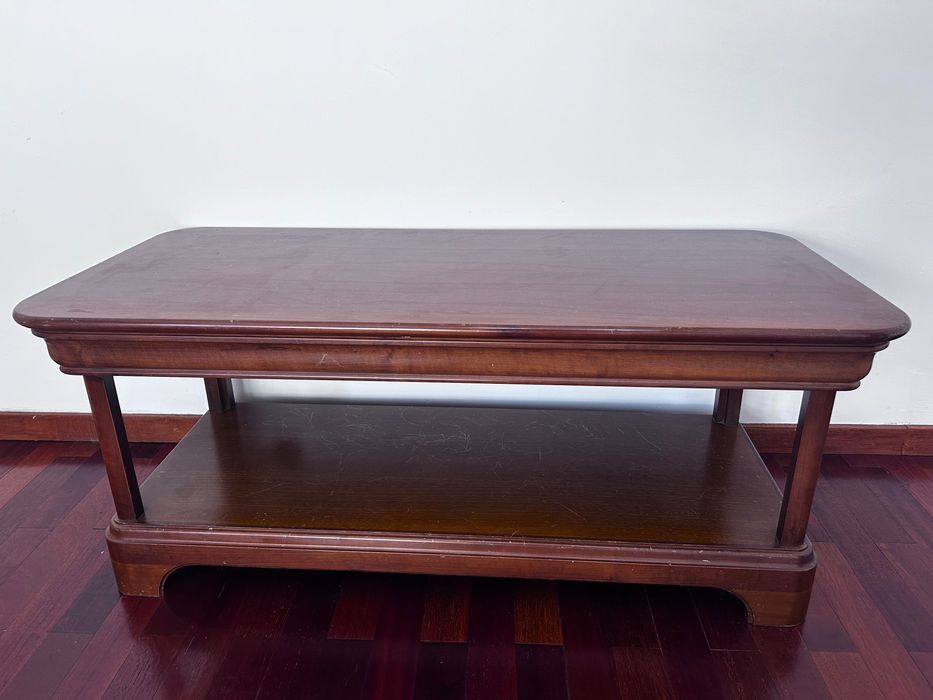 Mesa de centro em madeira maciça