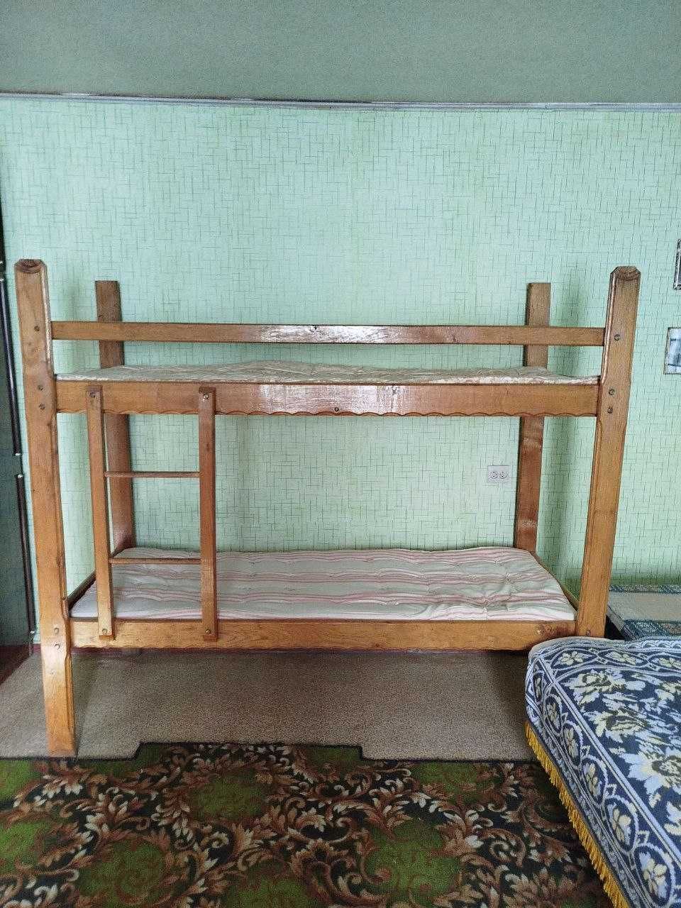Двохярусне ліжко, дуб