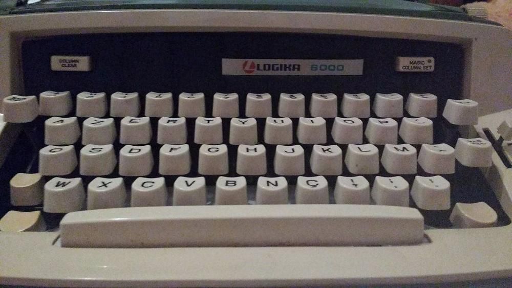 Máquina de Escrever - Logika 6000