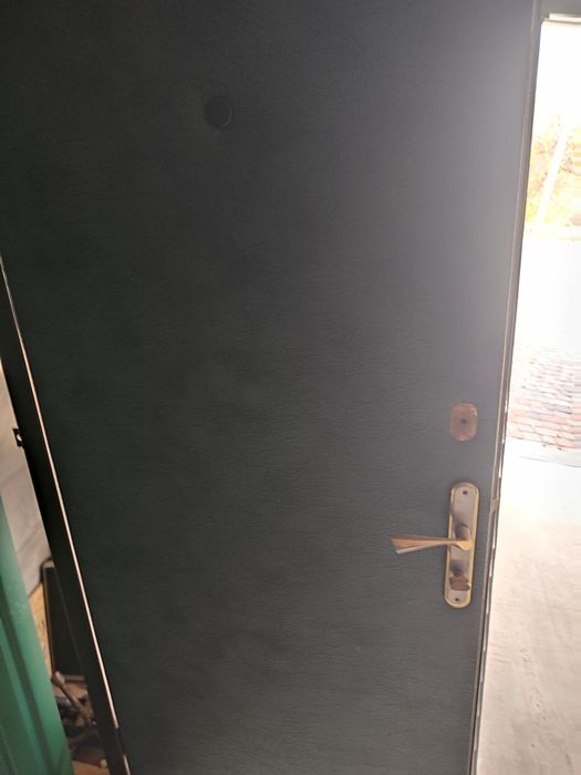 Продам металеві двері