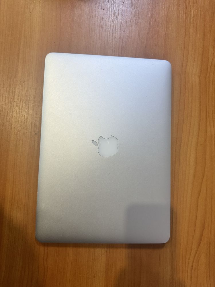 Продам Macbook Air 2015