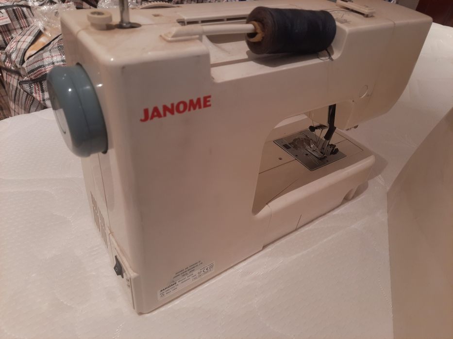 Швейна машинка Janome Sewist 525S