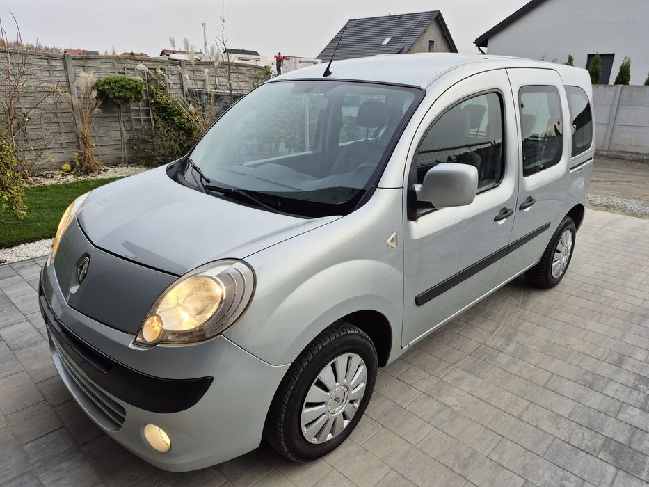 Sprowadzony-5 osób-Klimatyzacja