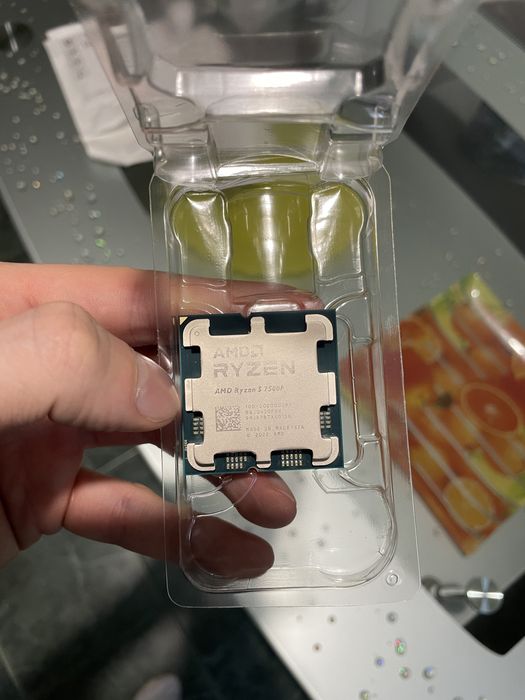 Процесор AMD Ryzen 5 5700F