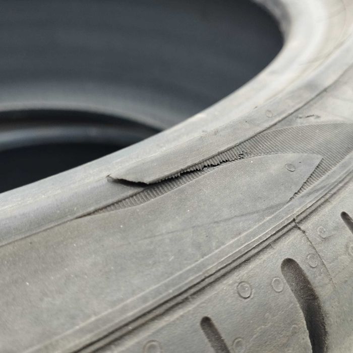 2x Pirelli P Zero PZ4 235/35R19 91Y XL MO1 - Mercedes