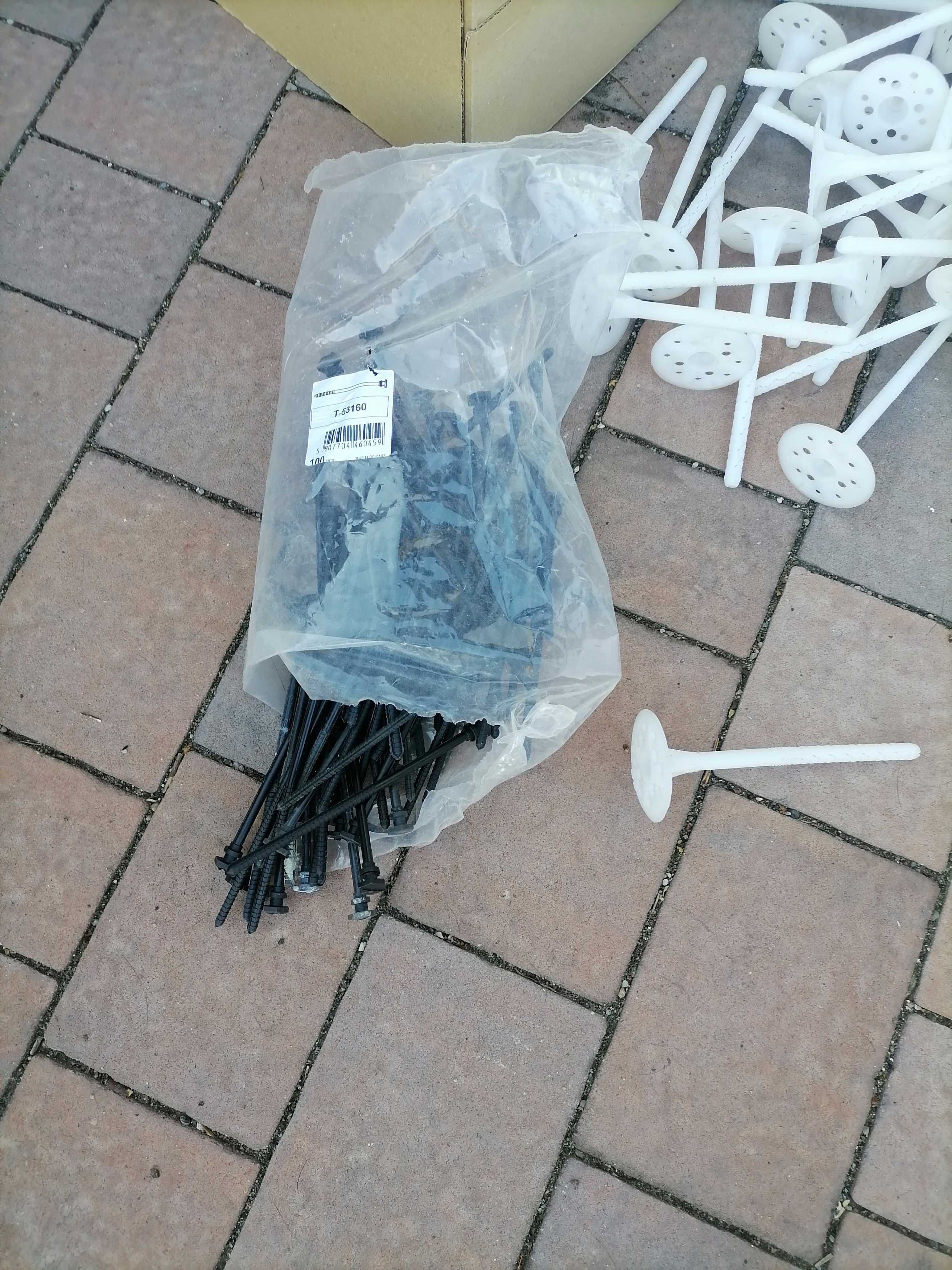 Kołki do styropianu o grubości 10 cm. 72 sztuki