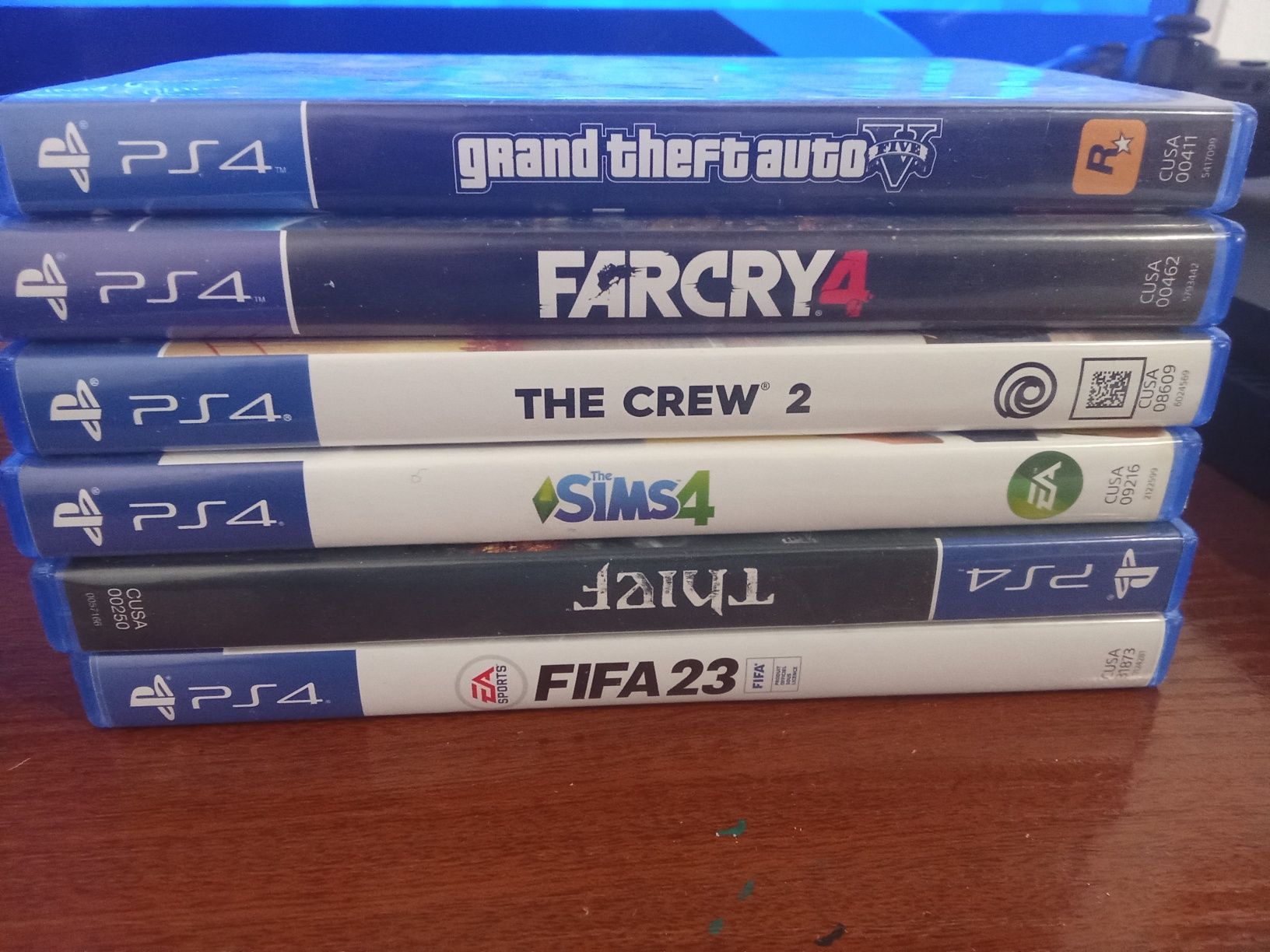 PS4 1tb com 6 jogos.