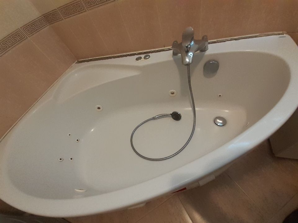 Wanna z hydromasażem sprawna, stan bardzo dobry