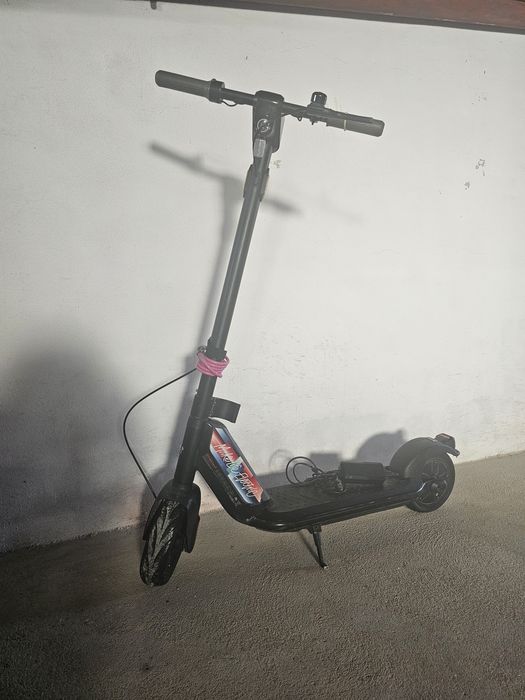 Vendo trotinete usado.