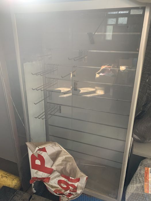 Шкафи вітрини, Самовивіз