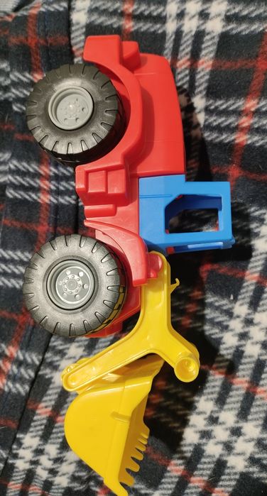 Екскаватор великий  трактор 31см Wader