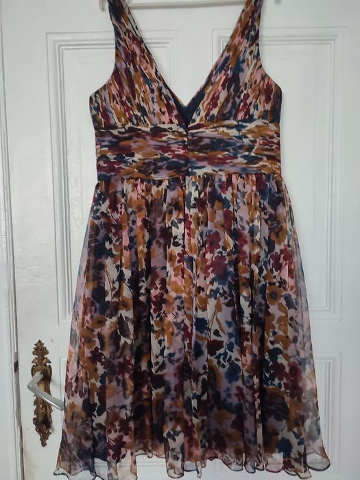 Piękna sukienka w kwiaty rozmiar 16