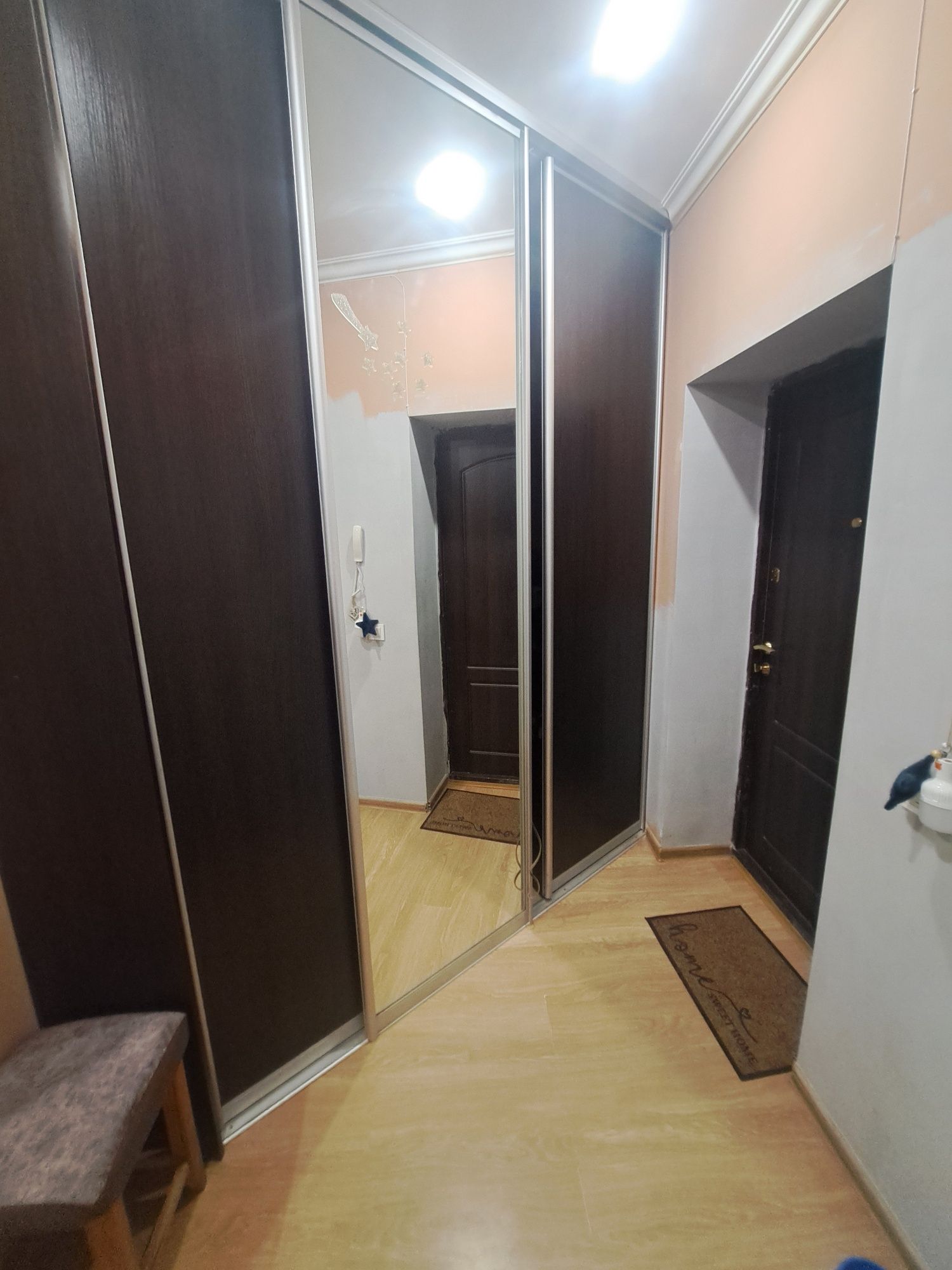Квартира з меблями ,кухня 12 кВ м,є укриття