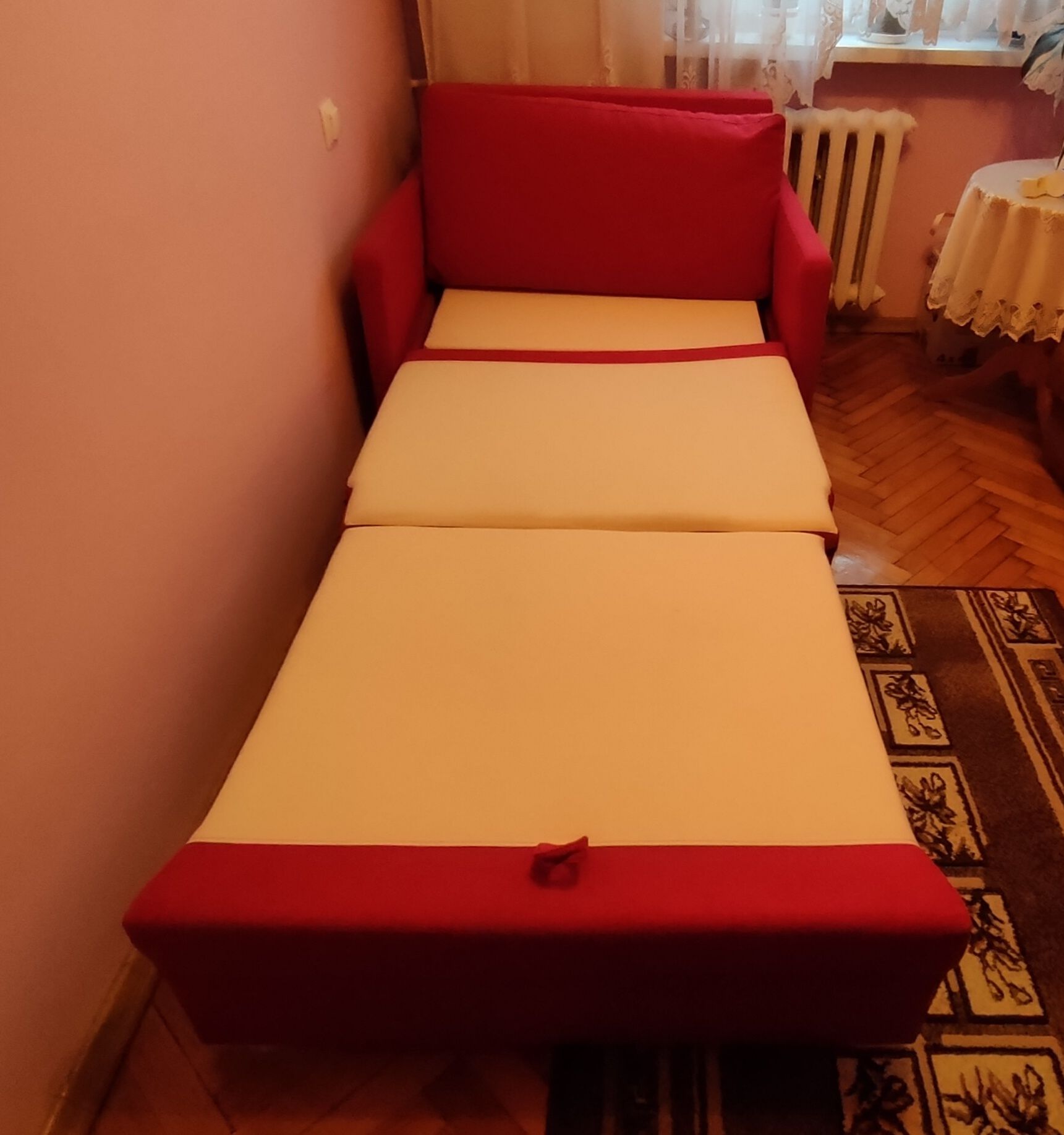 Sofa rozkładana, czerwona, używana