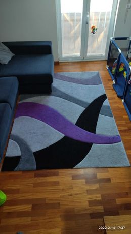 Carpete roxa de sala
