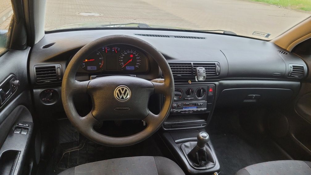 Volkswagen Passat B5 Kombi 1.6 Benzyna 1-właściciel nowe Opony LUBIN