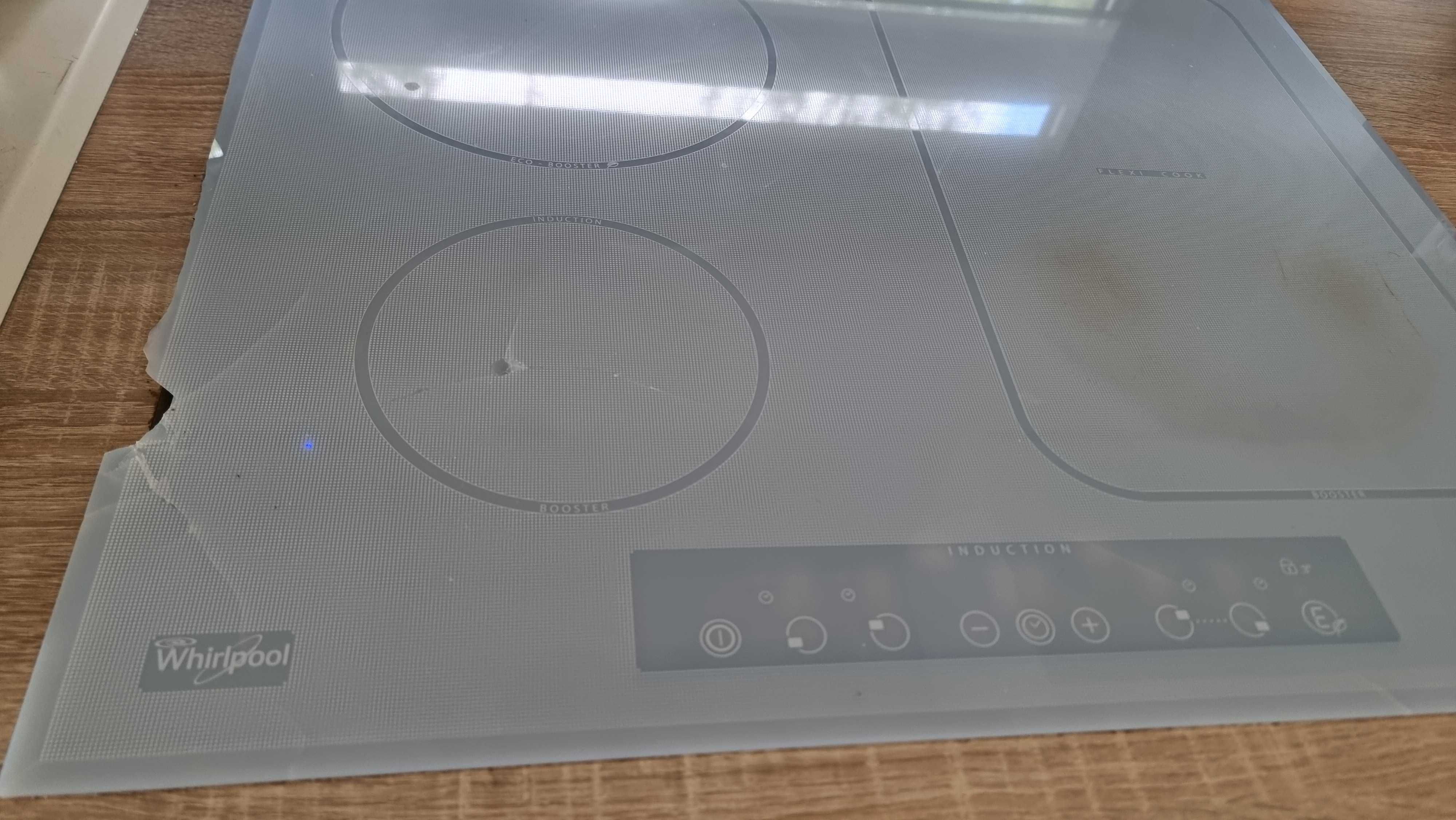 Whirlpool ACM 808 BA WH – płyta indukcyjna, sprawna, pęknięte szkło