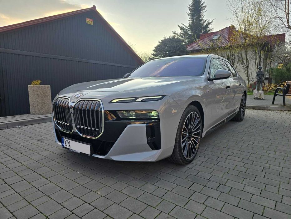 Wynajem auto BMW serii 7 G70 do ślubu