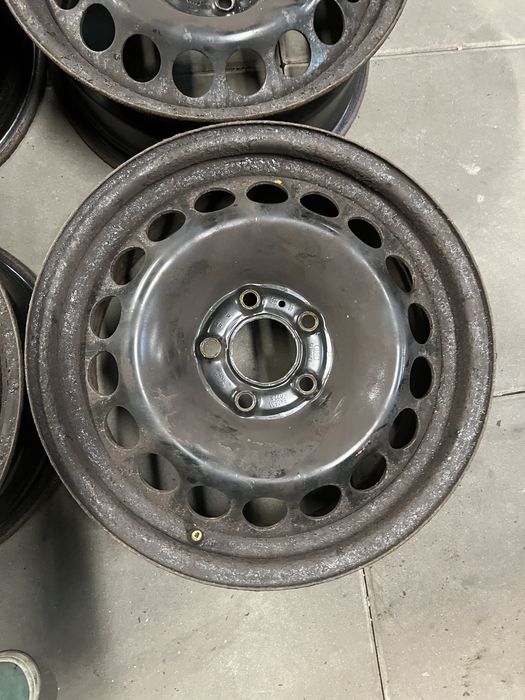 Felgi stalowe oryginalne 7Jx16H2 ET39 5x112 Audi z kołpakami A4 A6