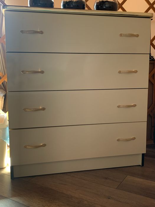 Меблі стінка шафа полички комод