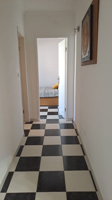 Arrenda se quarto com closet arrumos e casa de banho