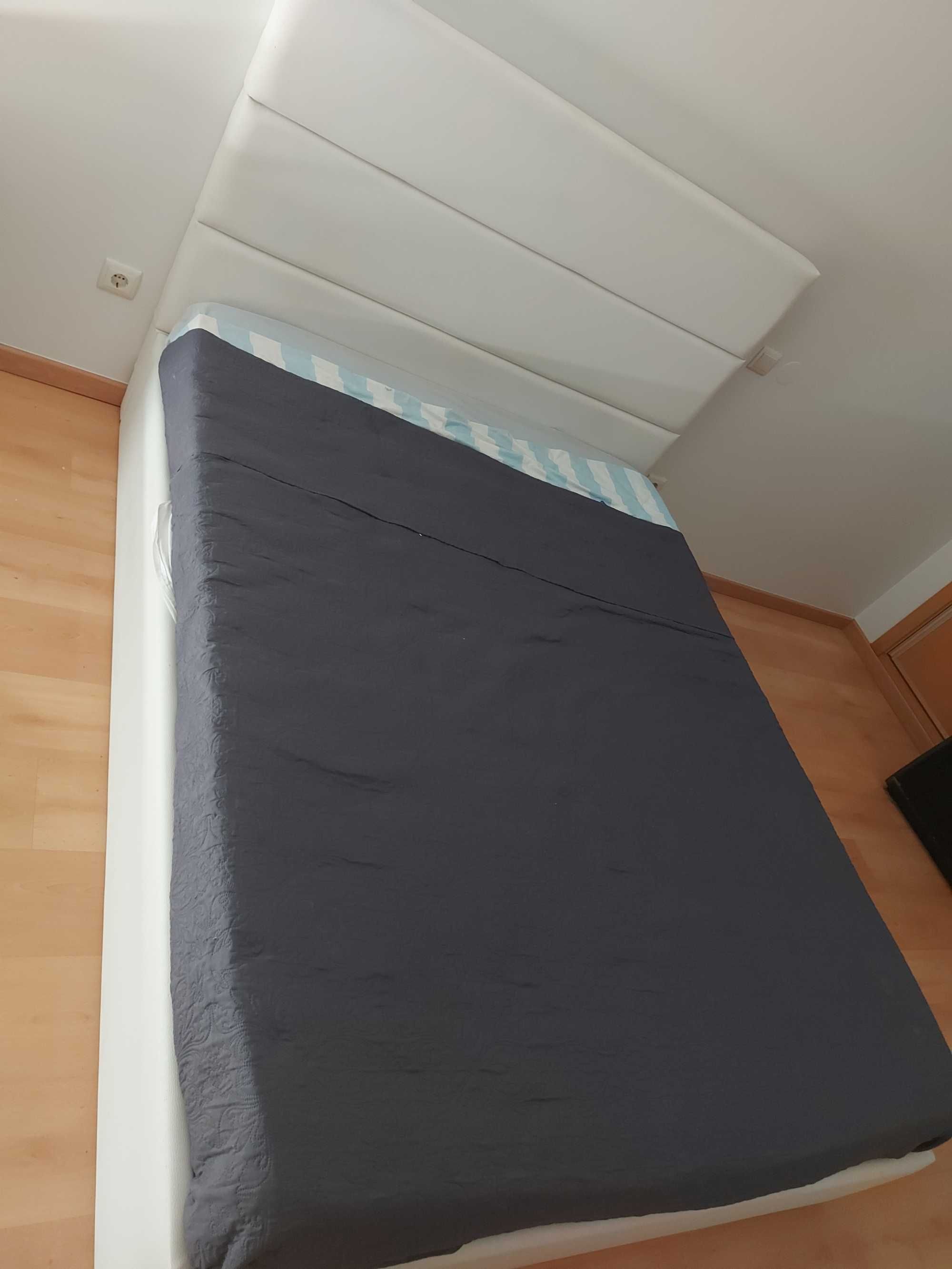 Cama de quarto de casal