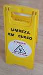 Sinalética de piso molhado