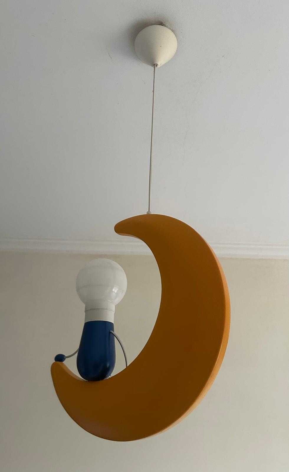 Candeeiro teto quarto de criança