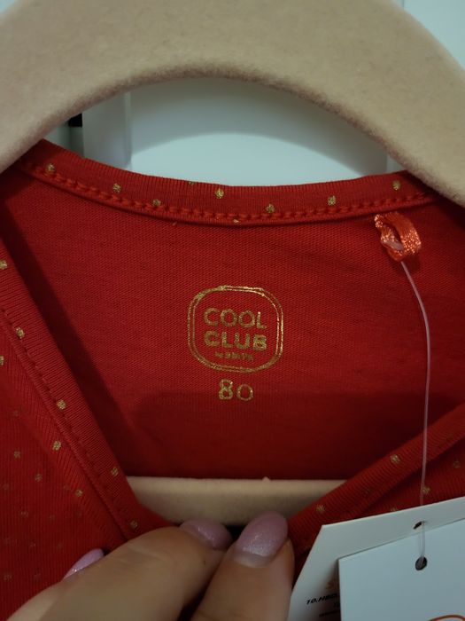 Świąteczna czerwona sukienka w złote kropeczki cool Club rozmiar 80