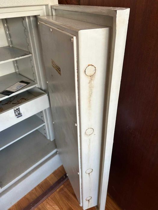 Cofre em aço com gaveta
