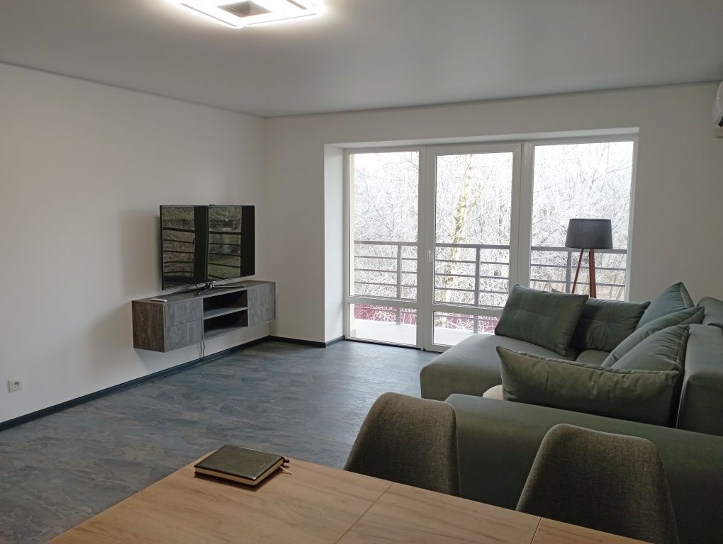 Нова мебльована сучасна квартира у житловому комплексі Берегово