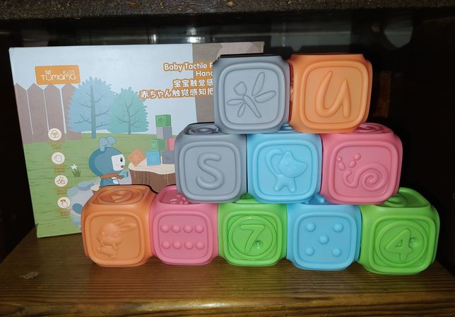 Резиновые кубики с пищалками для малышей