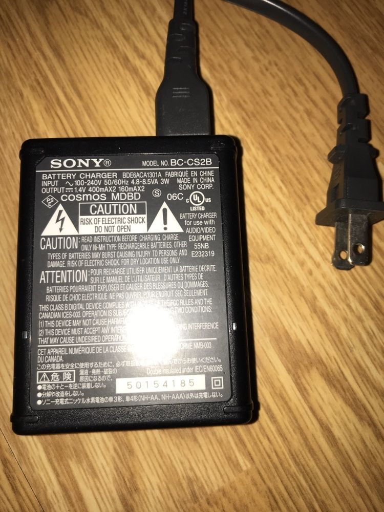 Ładowarka Sony do akumulatorów AA i AAA