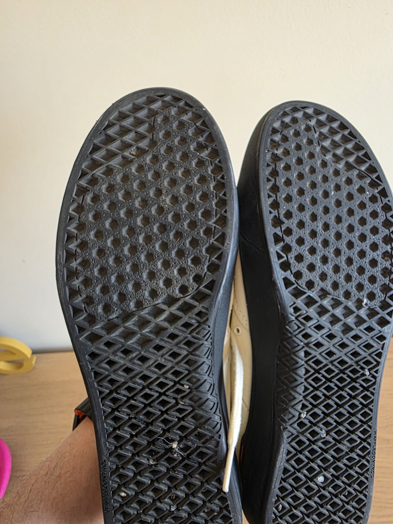 Ténis Vans (número 41)