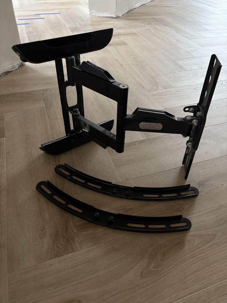 Wieszak na telewizor