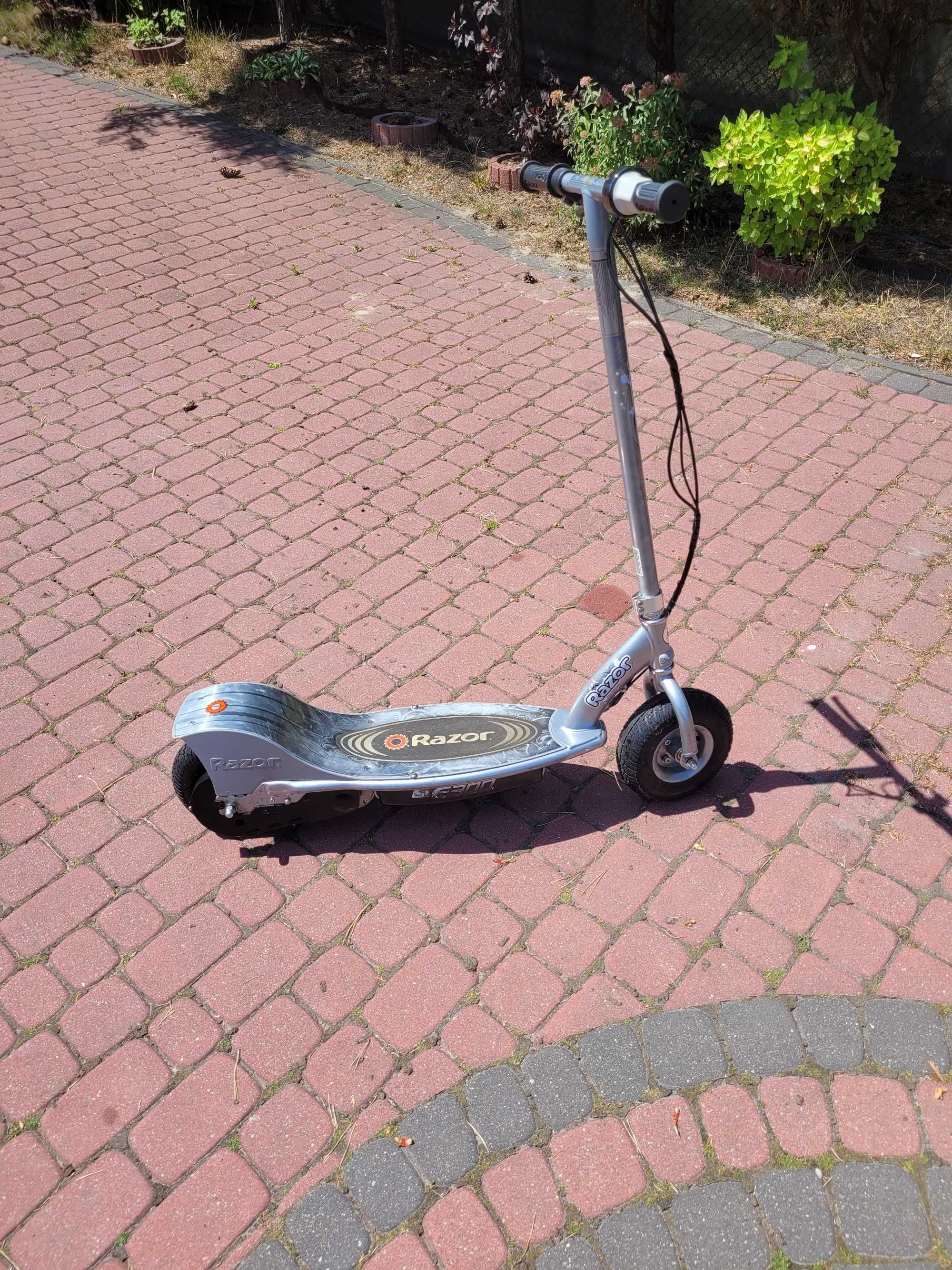 Hulajnoga elektryczna RAZOR E300