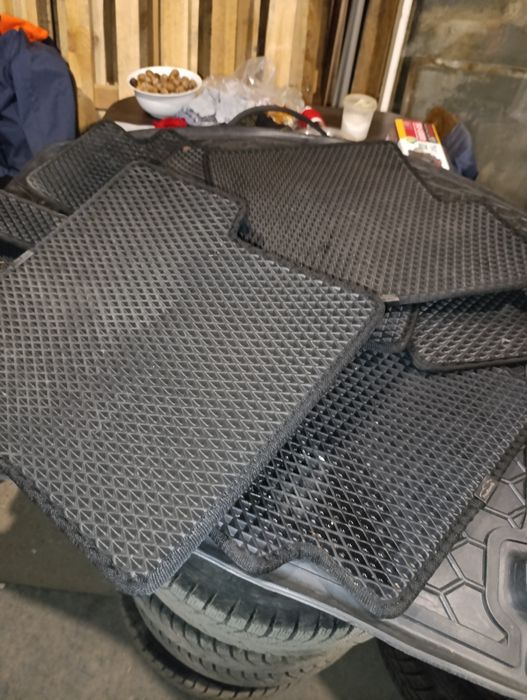 Продам коврики на Рено Меган 2, комплект