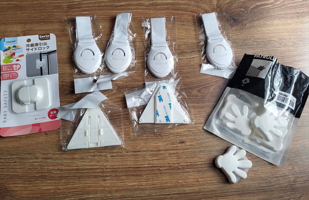 Zabezpieczenia do szafek, rogów -komplet