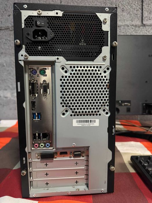 Setup Completo Torre + Monitor + Teclado e Rato