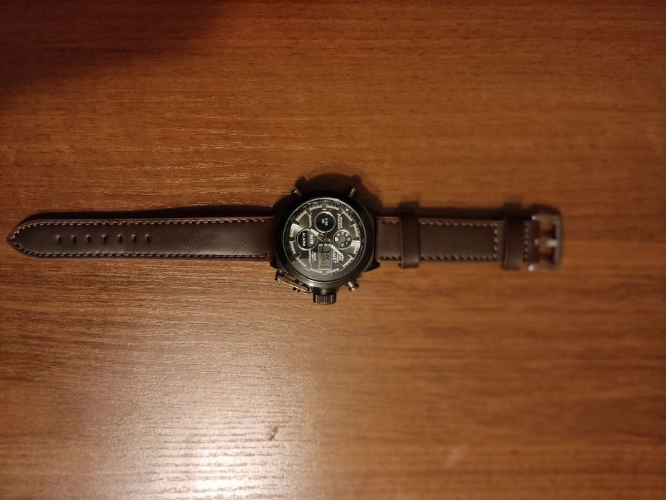 Наручний годиник