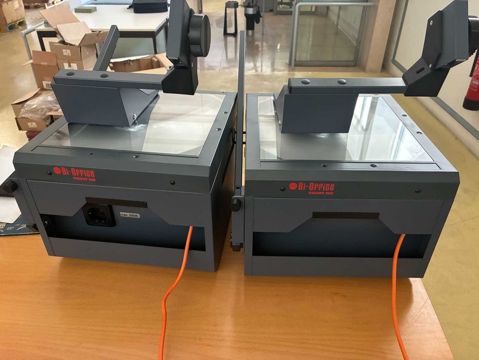 Retroprojetor de folhas de acetato - Qtd. 2 Und.