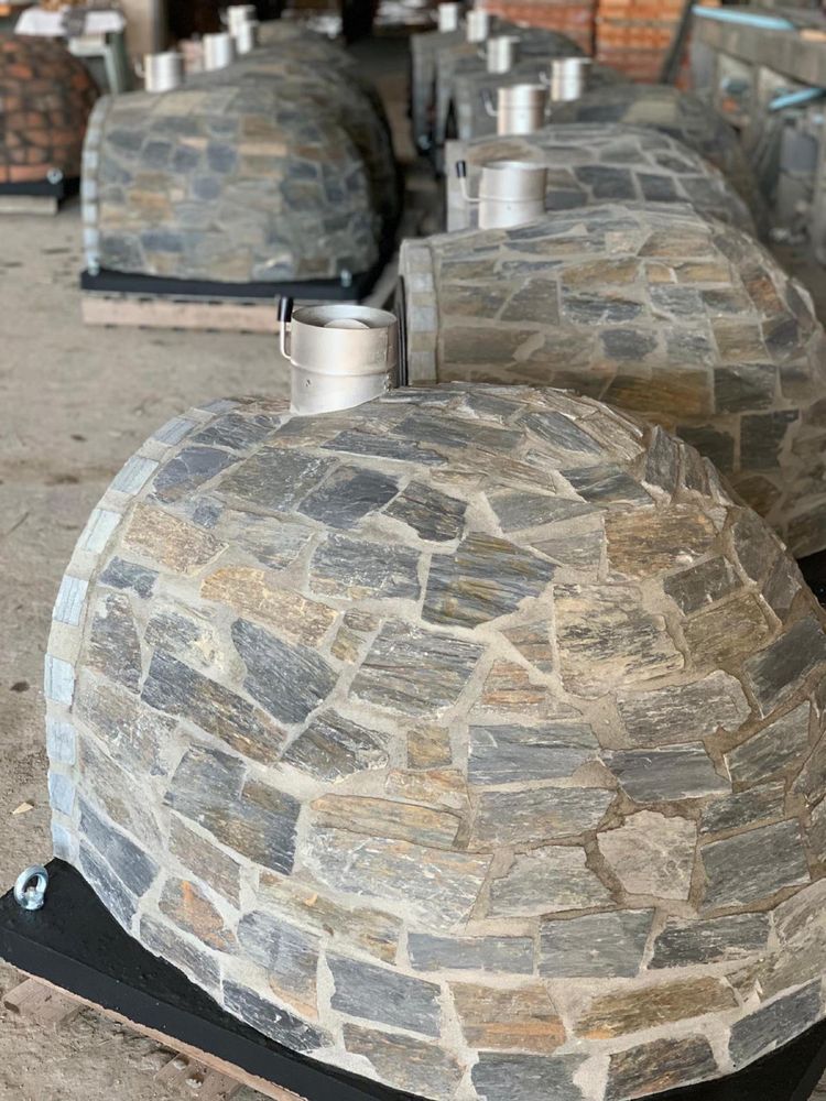 Forno em pedra isolado