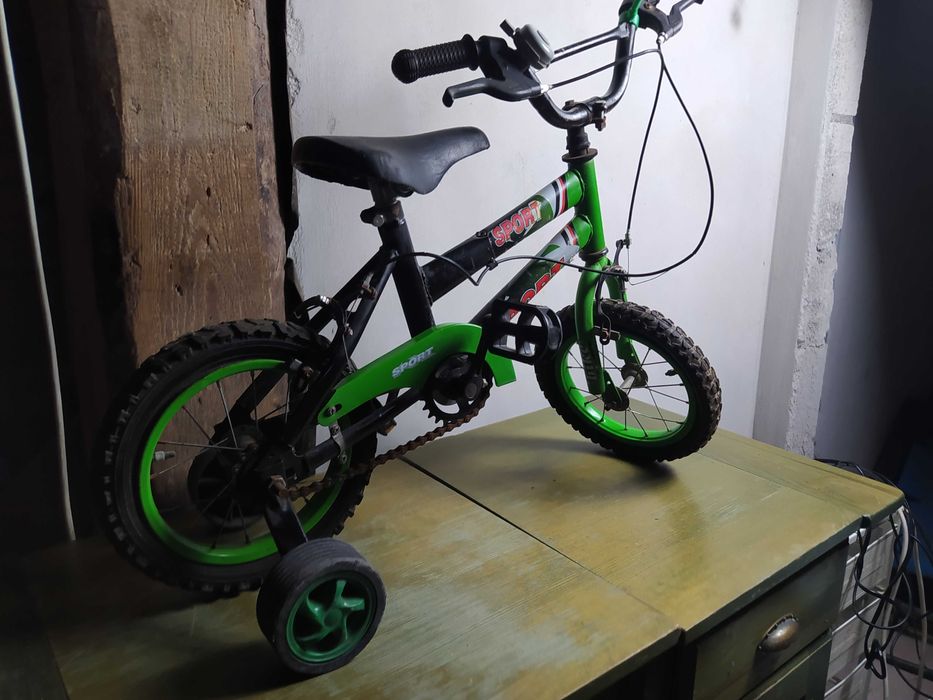 rowerek z dodatkowymi kółkami zielony 12cali mały dla dziecka od 3 lat