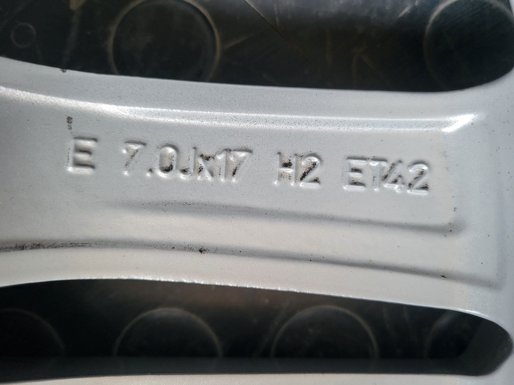 Felgi Aluminiowe 5x112 7Jx17 ET 42 Audi A3 A4 A6 Q3 TT Golf Seat Skoda