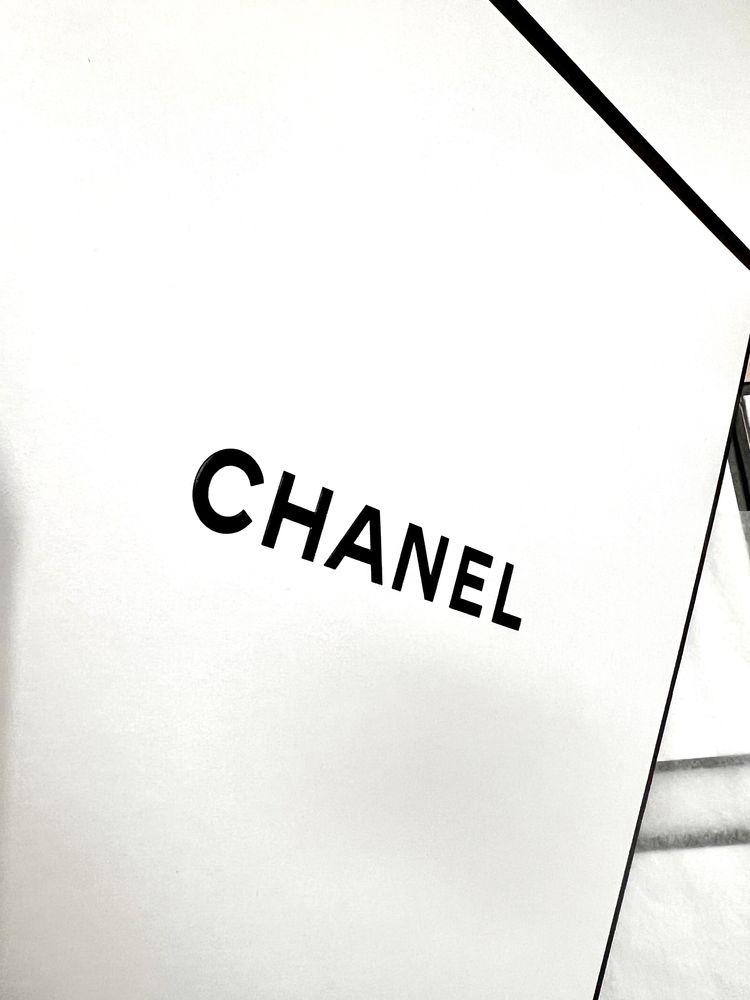 Caixa em papel da Chanel