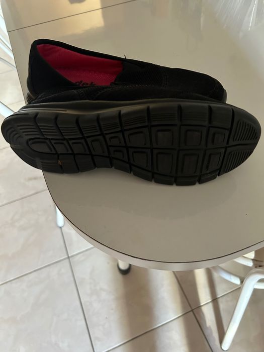Sapatos pretos da Skechers