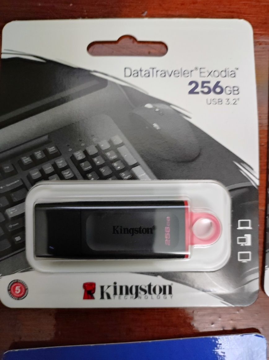 Флешка Kingston оригінальні