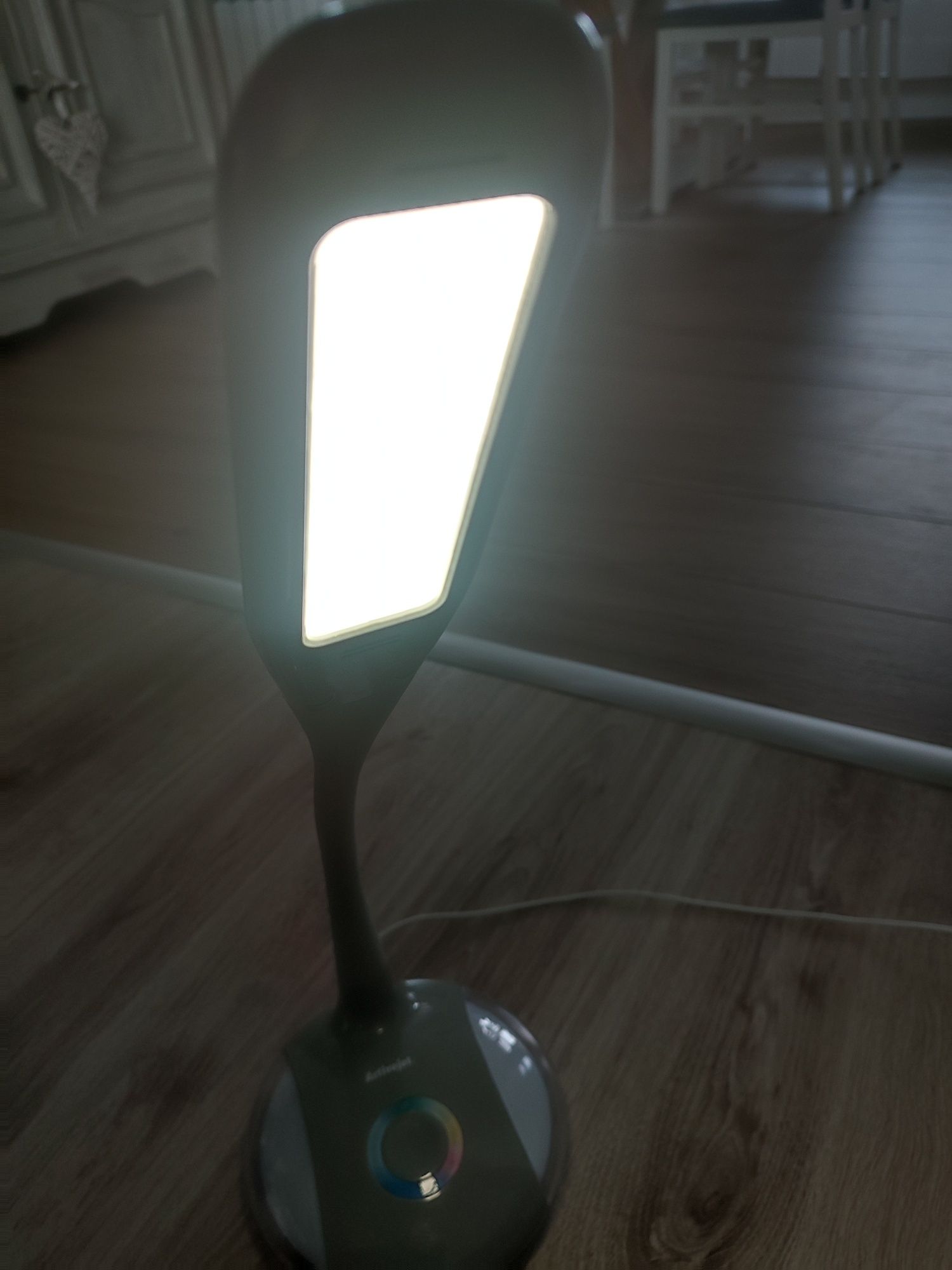 Lampka na biurko LED